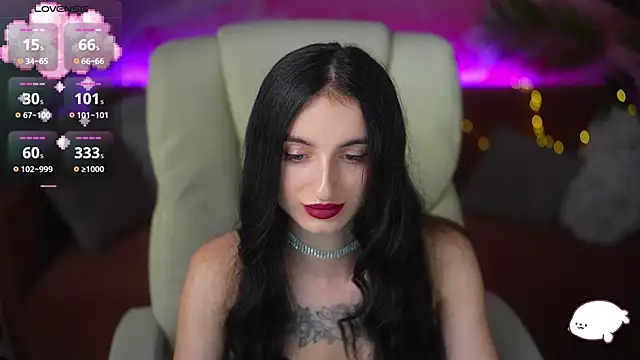 EmilyyMoon online show from June 14, 2026, 1:34 pm