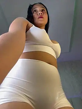 Snapshot of amara_huxly chatting on June 16, 2026, 7:47 pm amara huxly online show from June 16, 2026, 7:47 pm