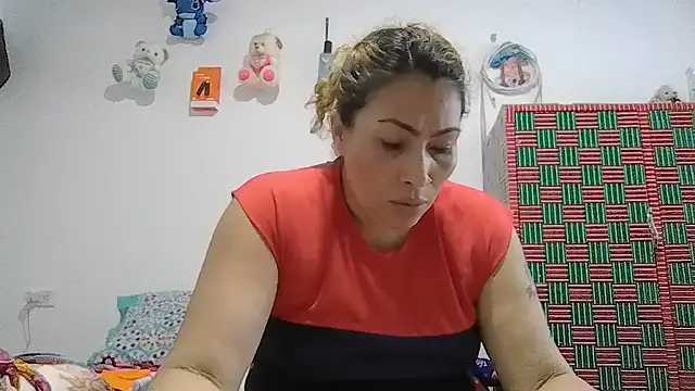 Layla-Astrum online show from June 5, 2026, 6:46 pm