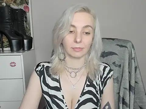 velvetanne online show from June 18, 2026, 6:45 am