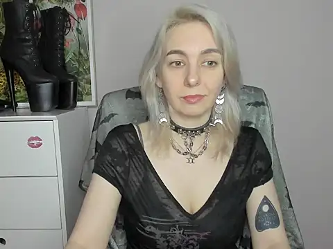 velvetanne online show from June 5, 2026, 6:51 am