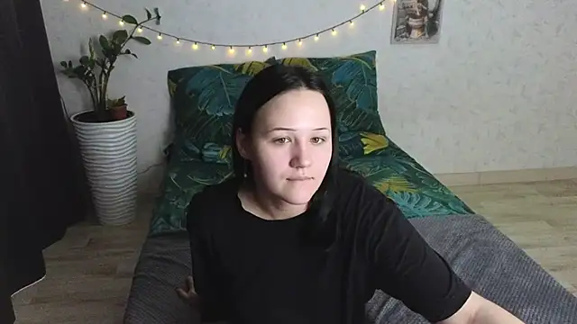 Tori cute online show from June 14, 2026, 2:35 am