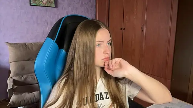 SilkSinner  online show from June 18, 2026, 11:37 am