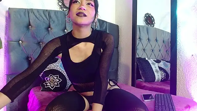 Henutmire Rossi online show from July 3, 2026, 12:22 pm