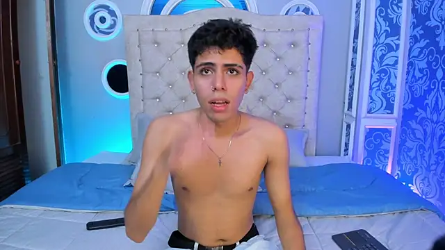 hunterwest06 online show from June 14, 2026, 12:40 am