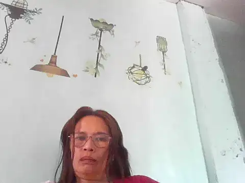 momshe2026 online show from June 17, 2026, 4:23 am