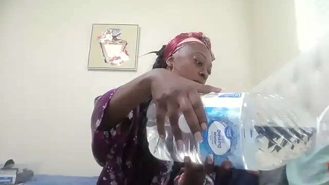 Prettylondond online show from July 3, 2026, 4:46 pm