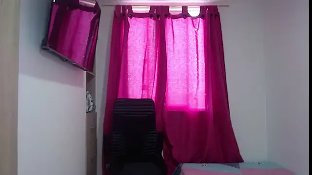 Valeria Santos  online show from June 29, 2026, 1:11 pm