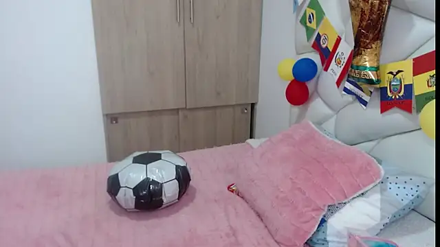 Valeria Santos  online show from June 18, 2026, 1:49 pm