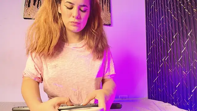 Niina  queen online show from June 7, 2026, 2:44 pm