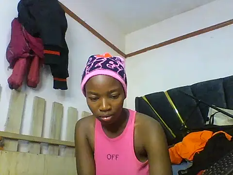 aliana082169 online show from June 6, 2026, 2:28 am