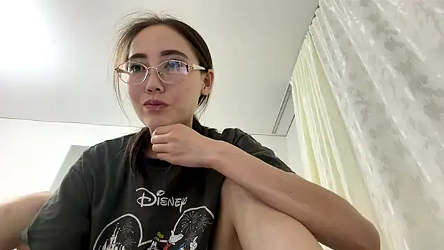 VickieTrudo online show from July 6, 2026, 8:44 pm