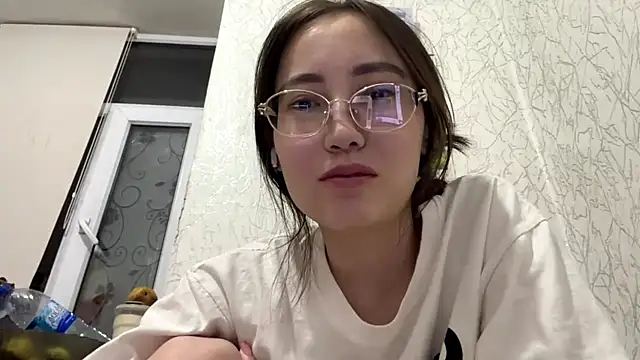 VickieTrudo online show from June 15, 2026, 9:14 pm