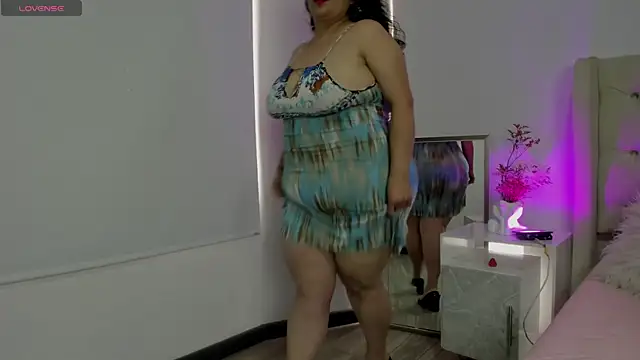 JadeBellee online show from June 24, 2026, 3:32 pm