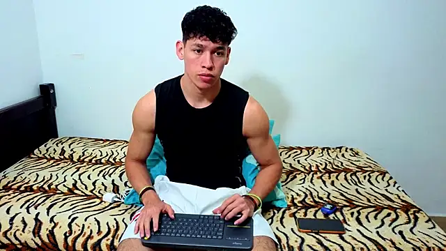 Luke Muscle online show from June 15, 2026, 4:01 am