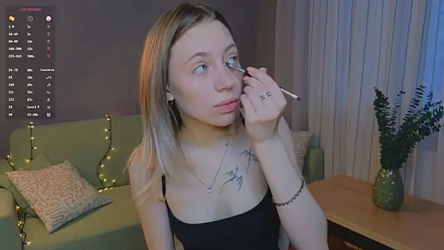 BlondeKelly online show from June 14, 2026, 5:14 pm