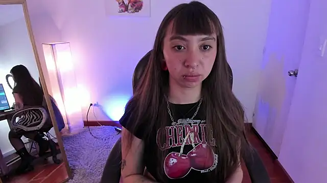 Scarlett  Cooper  1 online show from June 13, 2026, 7:45 pm