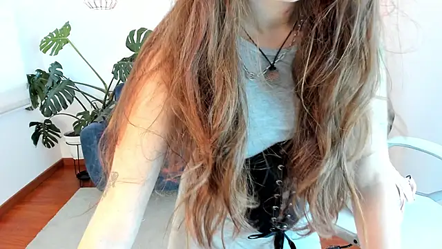 Scarlett  Cooper  1 online show from June 18, 2026, 12:54 pm