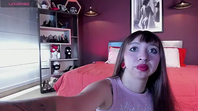 Scarlett  Cooper  1 online show from June 12, 2026, 12:58 pm