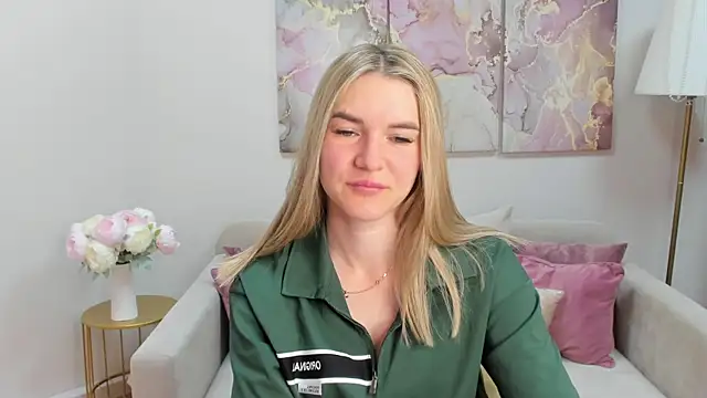 RoxyReignn online show from July 7, 2026, 9:51 pm