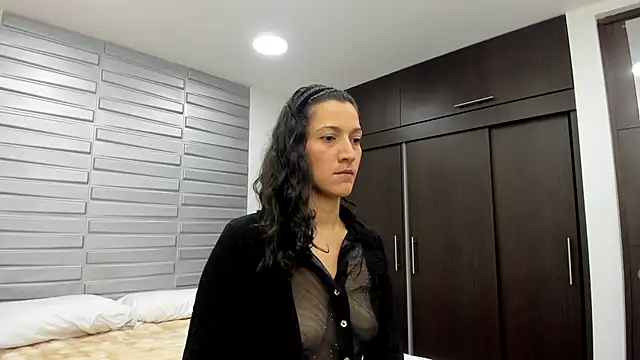 XimenaRose online show from June 28, 2026, 1:01 am