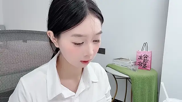 Yoyo33355 online show from June 21, 2026, 3:12 am