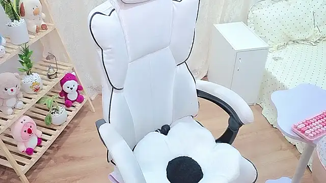 lrykknana online show from July 7, 2026, 6:47 am