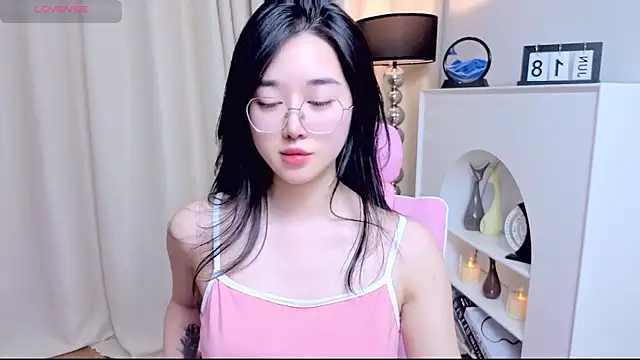 miuu6868 online show from June 18, 2026, 9:14 am