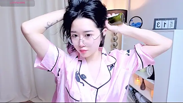 miuu6868 online show from June 14, 2026, 2:24 am