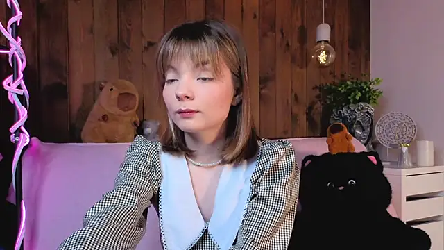 Snapshot of IvoryPesante chatting on June 18, 2026, 8:25 pm IvoryPesante online show from June 18, 2026, 8:25 pm