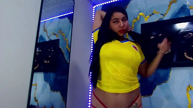 Yasmine Tapias online show from July 7, 2026, 8:56 pm