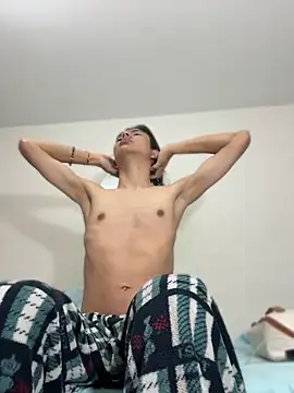 Liamdelrey online show from June 8, 2026, 1:11 pm