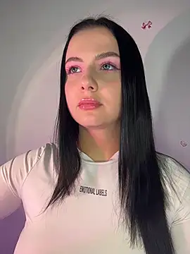 QueenL0la online show from May 31, 2026, 6:09 pm