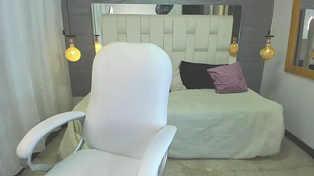 Miranda  Green online show from July 4, 2026, 1:48 pm