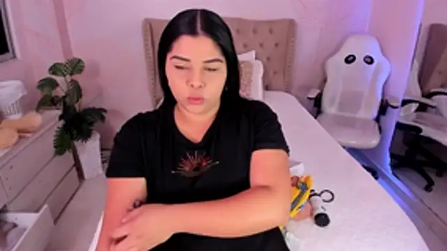 EmilySanchezz online show from July 14, 2026, 11:05 am
