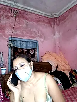 MoonLusty online show from June 5, 2026, 6:52 am