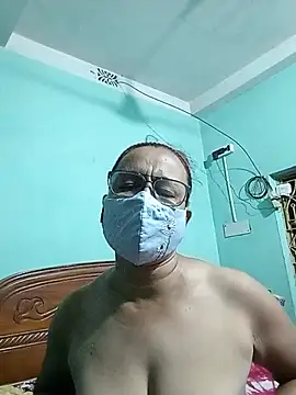MoonLusty online show from July 14, 2026, 5:19 pm