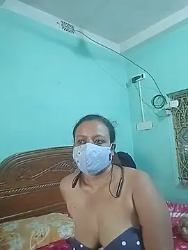 MoonLusty online show from July 3, 2026, 3:24 am
