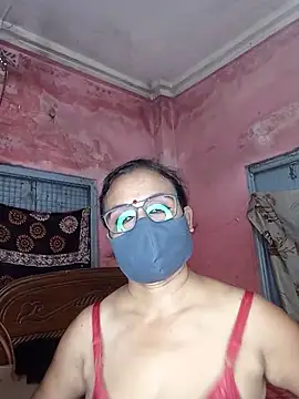 MoonLusty online show from June 17, 2026, 5:29 am