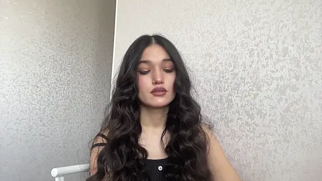 LisetteParajon online show from July 7, 2026, 6:47 am