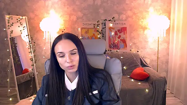 Snapshot of NicoleMerz chatting on June 5, 2026, 4:02 pm NicoleMerz online show from June 5, 2026, 4:02 pm