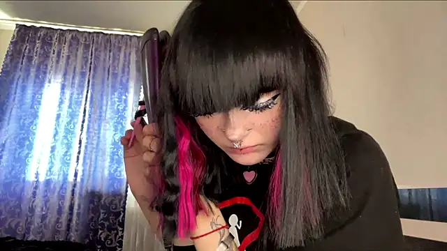 HolyCute online show from May 31, 2026, 12:33 pm
