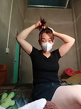 -Trinina- online show from June 14, 2026, 5:19 am