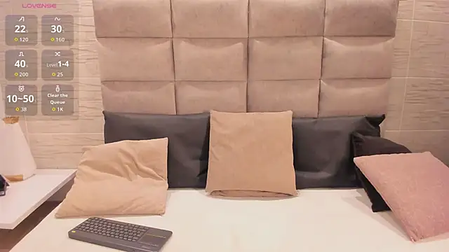 EllieAdeline online show from June 18, 2026, 4:00 am