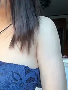 xxiaxia-2026 online show from June 7, 2026, 1:33 am