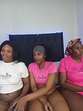 QueenZara 202 online show from June 24, 2026, 1:32 pm
