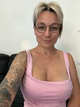 marinellaaX online show from June 15, 2026, 10:37 am