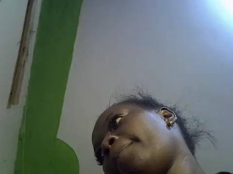 Laurachocolate online show from June 15, 2026, 1:50 am