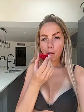 sophiemae online show from July 21, 2026, 12:06 pm
