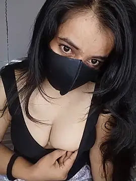 hottyplak online show from July 10, 2026, 12:05 pm
